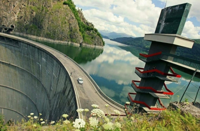 Spectacol al naturii, barajul Vidraru aproape de capacitate maximă