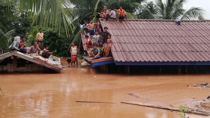 Sute de dispăruți și mulți morți după prăbușirea unui baraj în Laos