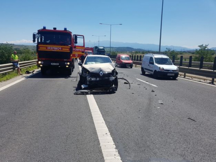 6 victime, după ce o şoferiţă A ÎNTORS MAŞINA pe autostrada A1 Sibiu - Sebeş