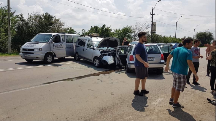 Accident cu trei maşini şi patru victime între Galaţi şi Brăila