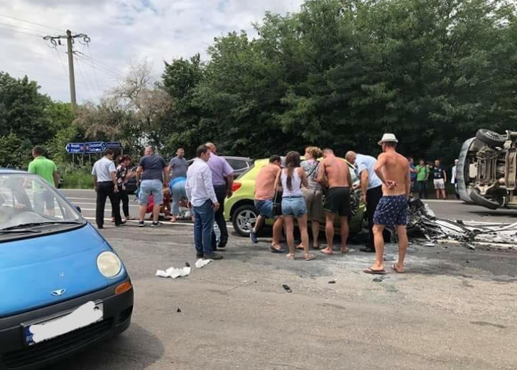 Grav accident la Costineşti, a intervenit elicopterul SMURD (VIDEO)