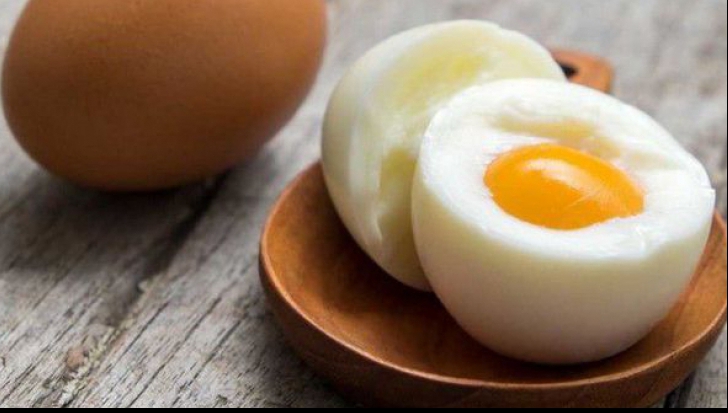 Ce ţi se întâmplă în corp când mănânci trei ouă întregi pe zi