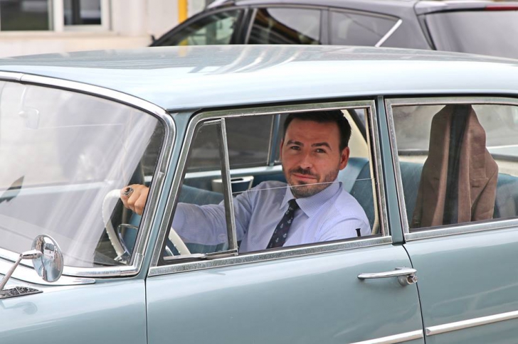 "Prinţul" Adrian Cristea a întors toate capetele în Bucureşti: a impresionat cu maşina de "epocă"