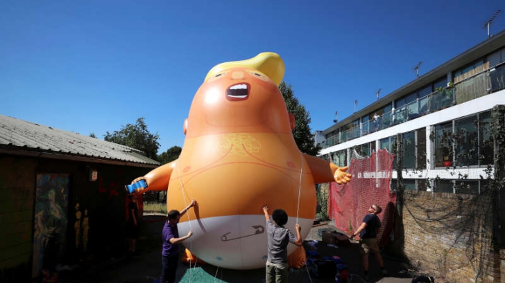 Manifestaţie cel puţin ciudată la Londra cu prilejul vizitei lui Donald Trump 