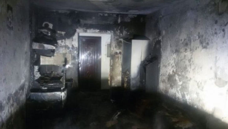 Explozie puternică urmată de un incendiu într-un bloc din Brașov