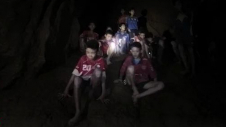 Drama copiilor blocați în peștera scufundată ține lumea cu sufletul la gură. Cum pot fi salvați? 