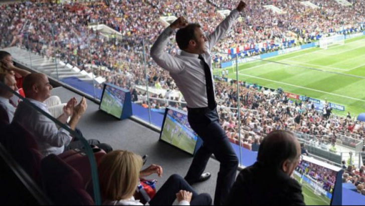 Macron in tribune