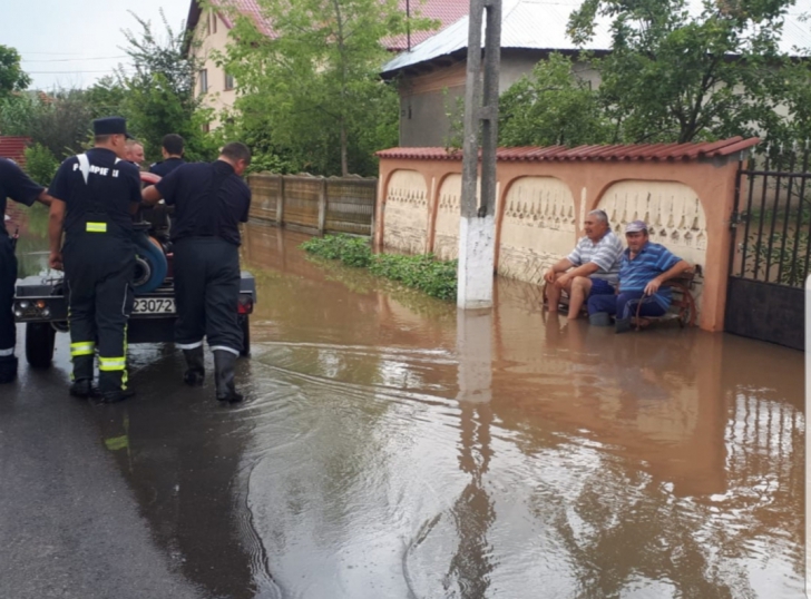 "Doi pe bancă la inundaţii" revine. Exces de zel pentru imaginea electoratului PSDragnea