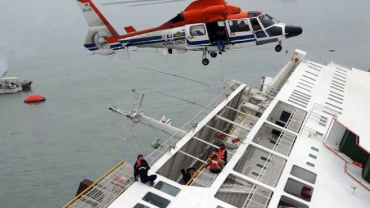 Un feribot cu 140 de persoane la bord s-a scufundat 
