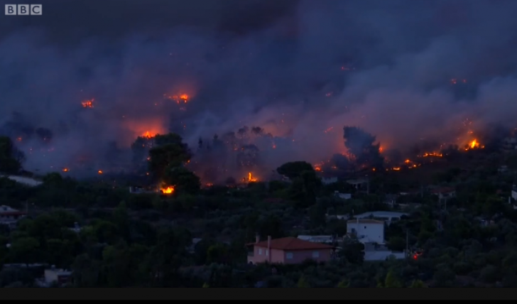 Dezastru fără precedent în Grecia: 74 de oameni uciși de incendii. România trimite două aeronave