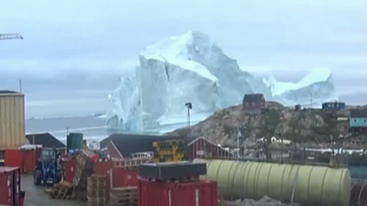Stare de alertă într-un sat din Groenlanda, din cauza unui iceberg imens 