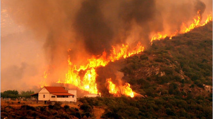 Noi incendii în Grecia. 500 de persoane au fost evacuate