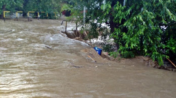 Grindina și inundațiile au făcut ravagii în Suceava. Imagini dramatice