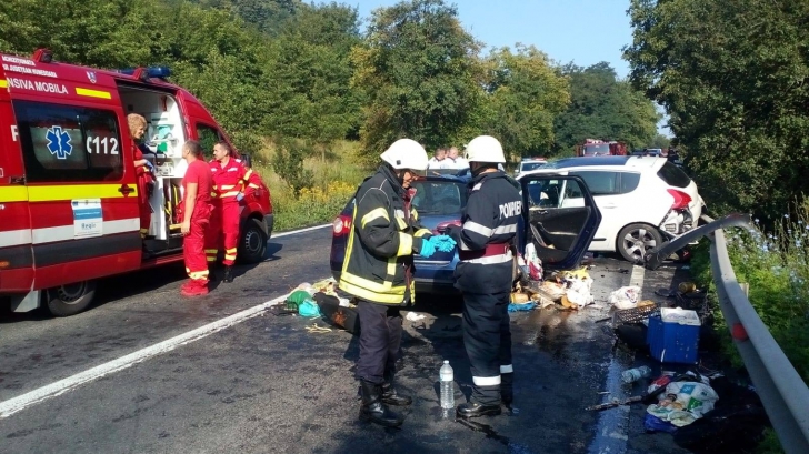 Accident cu 7 victime, în Hunedoara, între care şi doi copii