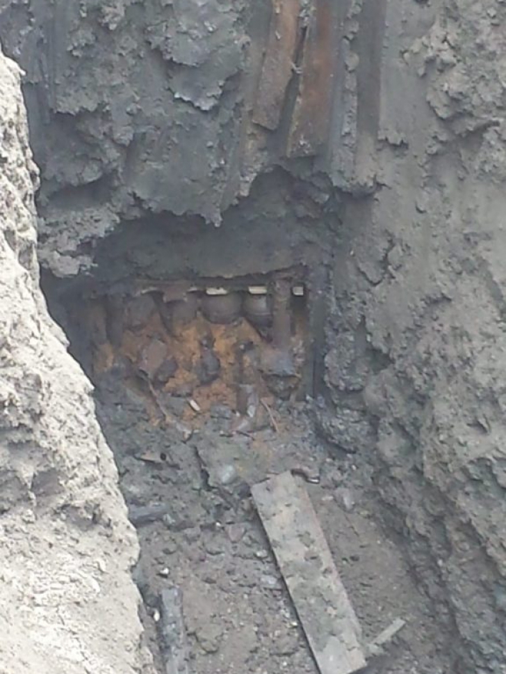 Depozit de armament descoperit în judeţul Harghita, case evacuate (FOTO)