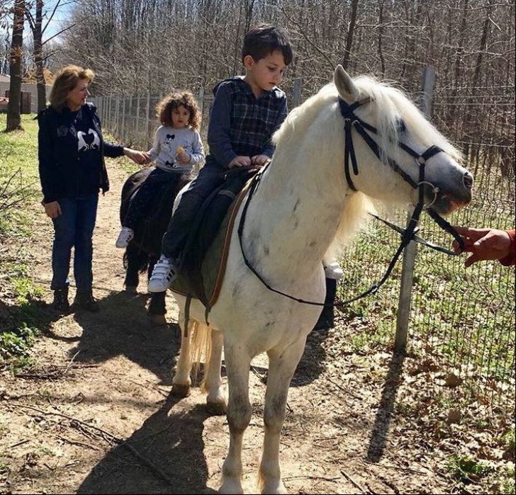 Fiica Elenei Băsescu a împlinit o lună. Imagini cu nepoata fostului președintelui 
