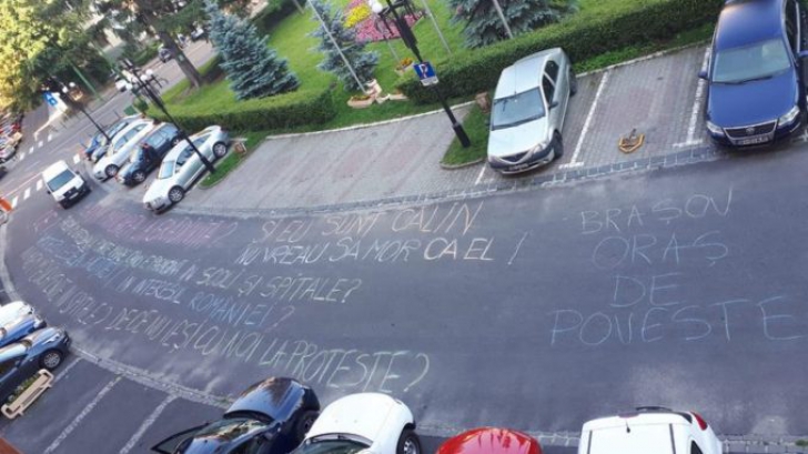 Mesaje terifiante pe asfalt, după moartea tânărului Fărcaş:"Și eu sunt Călin, nu vreau să mor ca el"