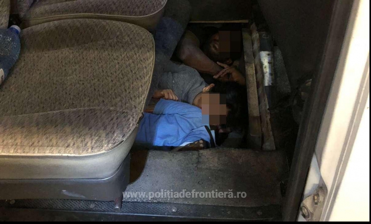 Migranţi din Sri Lanka,  ascunși în podeaua unui microbuz pentru a ieși din România