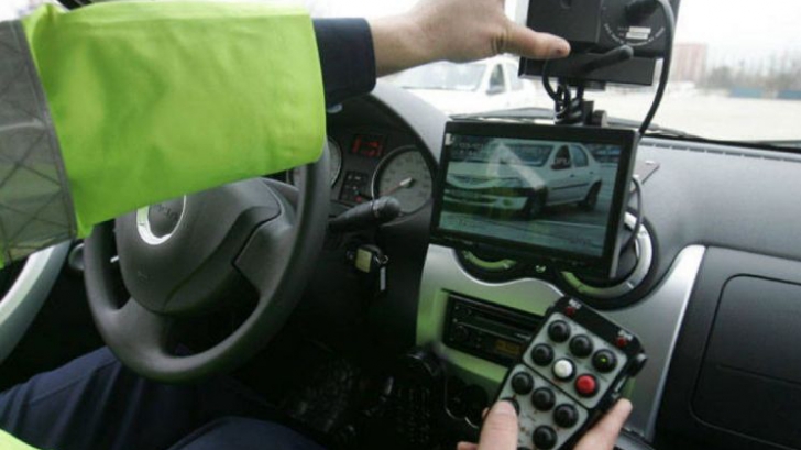 Proiectul care prevede că maşinile de poliţie cu radar trebuie presemnalizate - votat pe articole