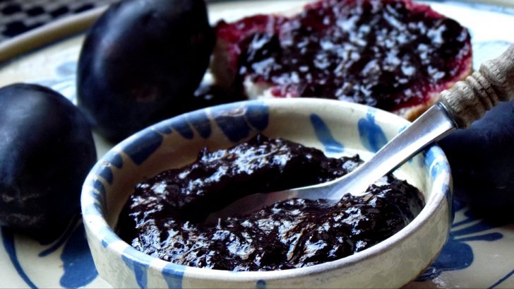 Cum să prepari un delicios gem de prune la tine acasă. Reţeta din caietul bunicii