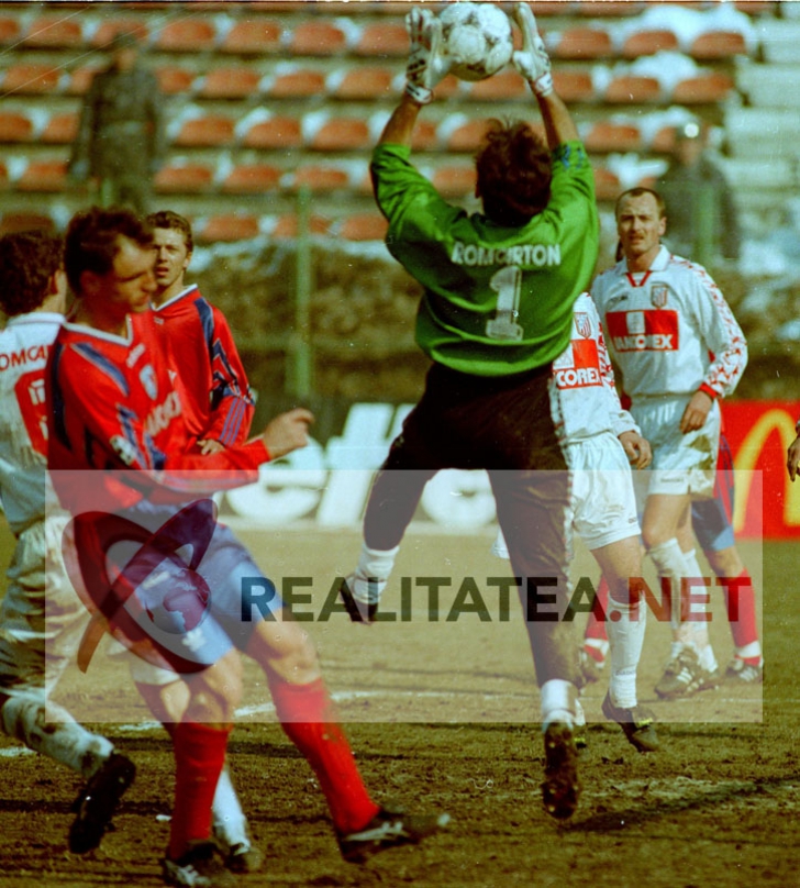 Imagine de arhiva din meciul Steaua - Dinamo 4-2 din 1996