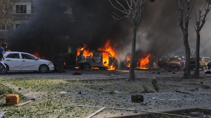 Măcel provocat de un triplu atac sinucigaș în Siria: 100 de morți și zeci de răniți
