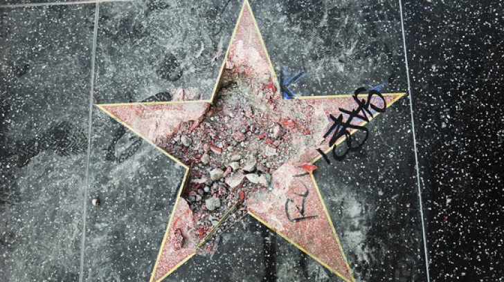 Steaua lui Donald Trump de pe Aleea Vedetelor din Hollywood a fost distrusă