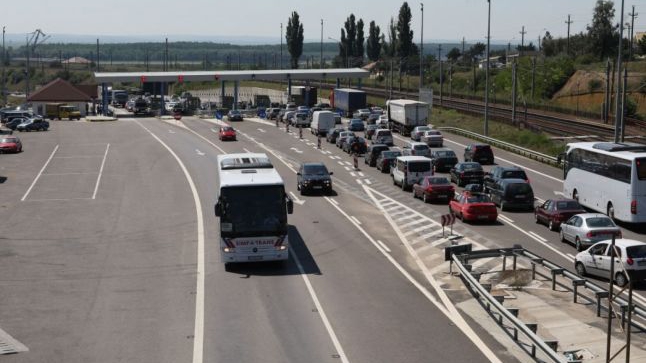 Trafic restricționat, pe Autostrada Soarelui. Se circulă în coloană, pe sensul spre București
