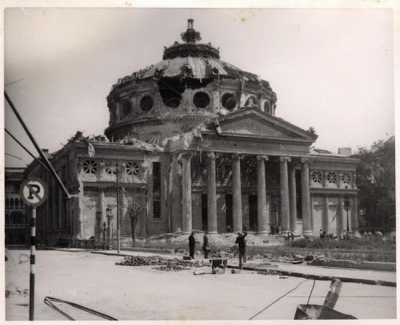 Imagine de arhiva: Ateneul Roman dupa bombardamente