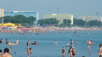 Tată şi fiu, răniţi după ce au intrat cu skijetul &icirc;n dig