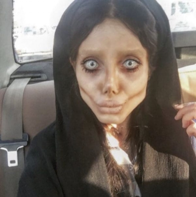 Iranianca de 20 ani care s-a transformat într-un zombie Angelina Jolie şi-a arătat faţa adevărată