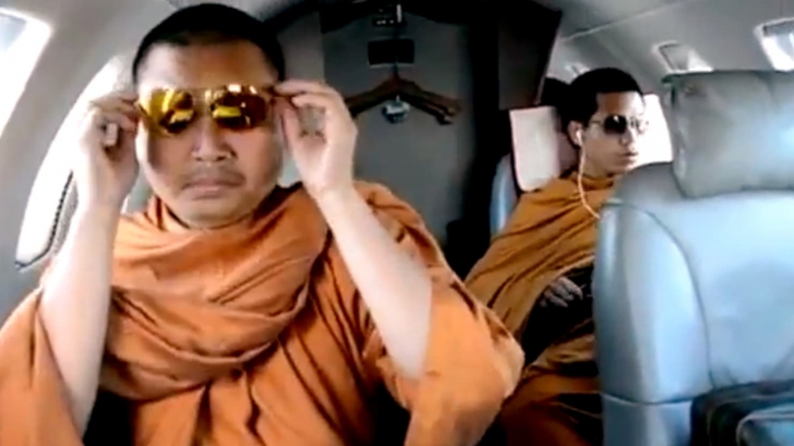 Călugărul budist cu avion privat