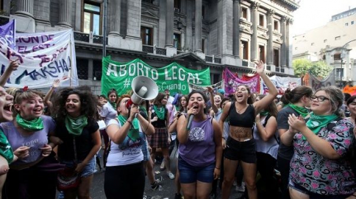 Proteste de stradă în Argentina, după respingerea legalizării avortului