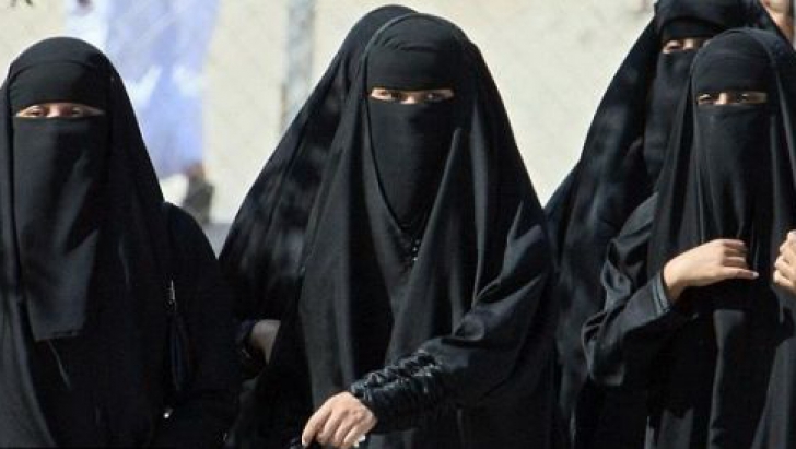 Legea care interzice purtarea vălului islamic în spaţiul public a intrat în vigoare în Danemarca