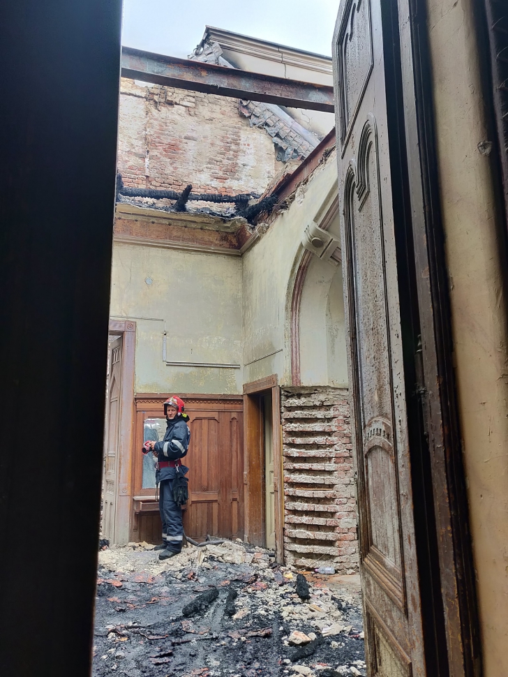 Imagini tulburătoare! Cum arată interiorul Palatului Episcopal după incendiu