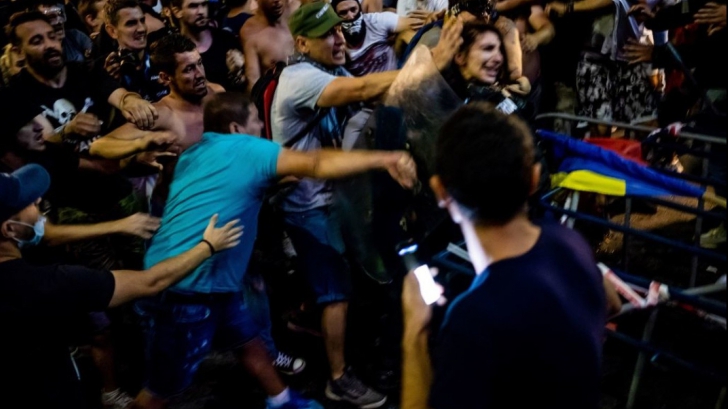 Primii huligani reținuți după violențele de la protestul din 10 august
