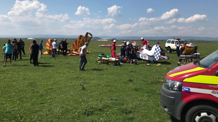 Tragedie. Două avioane s-au ciocnit în aer și s-au prăbușit la Suceava. Un pilot a murit - VIDEO