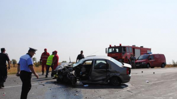 Tragedie. Un mort şi patru răniţi, în urma unui accident cu trei maşini, în Buzău