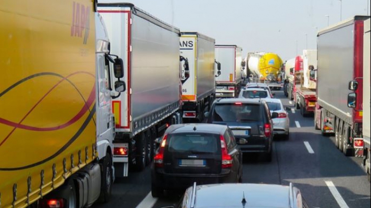 Aglomerație în trafic pe DN1 și Autostrada București - Pitești. Se circulă cu 15 km/h