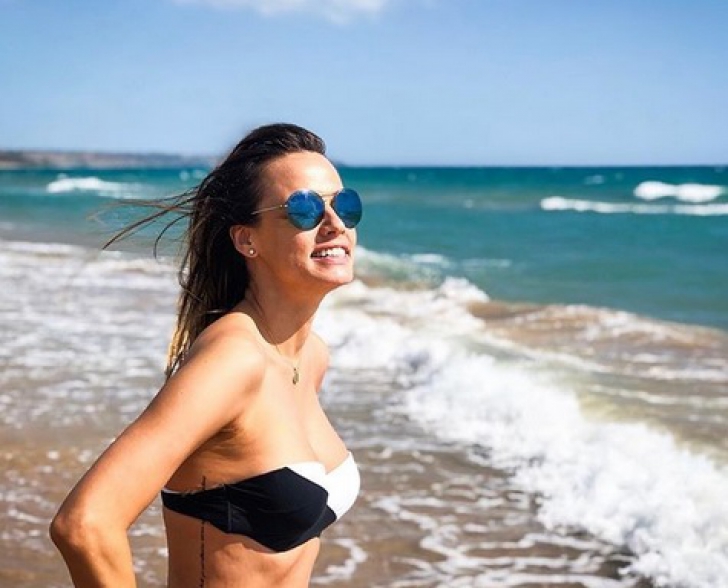 Cum arată Andreea Raicu în costum de baie, la 41 de ani / Foto: Instagram