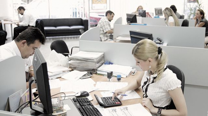 Salariu mediu al unui angajat la o bancă din România