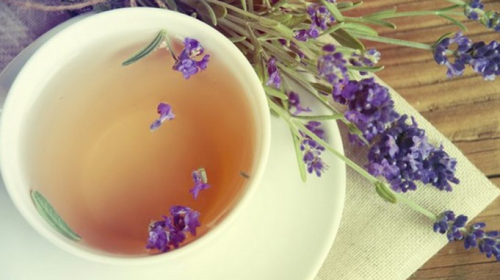 Ceaiul de lavandă tratează peste 70 de boli şi afecţiuni. Cum se prepară corect