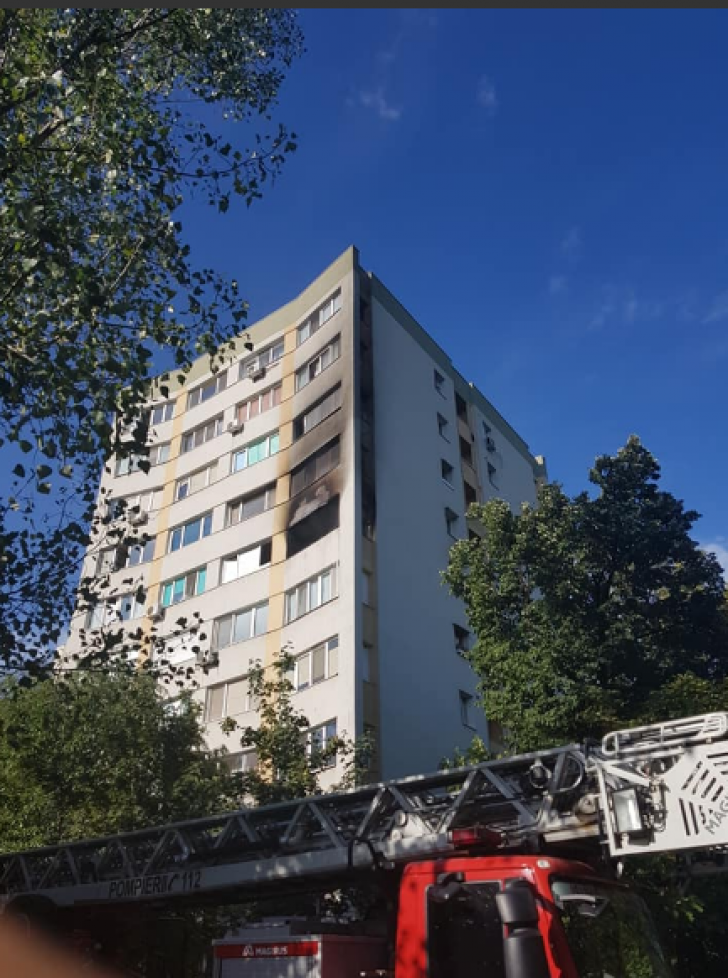 Explozie într-un bloc din Capitală, patru persoane rănite