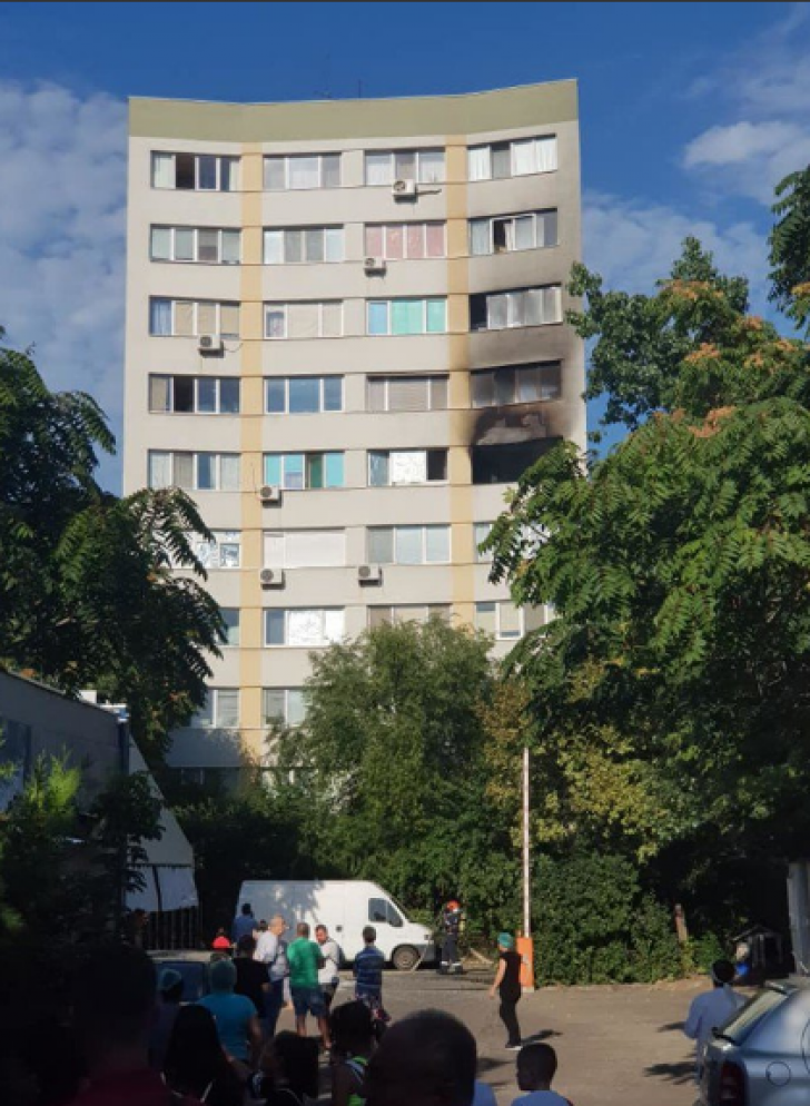 Explozie într-un bloc din Capitală, patru persoane rănite