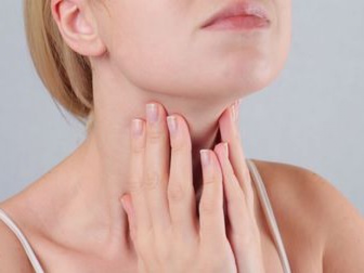 11 semne că ai probleme cu tiroida. Simptomele care trebuie să te trimită urgent la medic