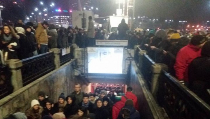 UPDATE: Stația de metrou Piața Victoriei s-a redeschis