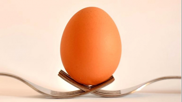 Un singur ou îmbibat cu oțet îți poate salva viața. Iată cât de benefic este!