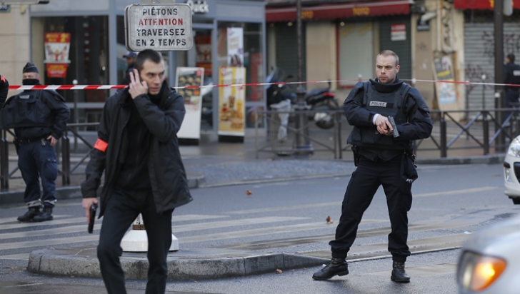 Atac la Paris: O persoană ucisă şi alte două grav rănite