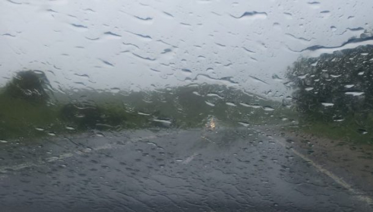 Haos pe Autostrada Soarelui, din cauza ploii torenţiale 
