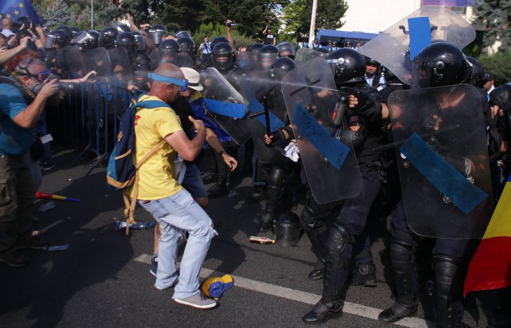 Violente la protestul din 10 august